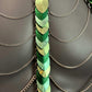 Aphrodite Fire Harness in Grün-Mix mit glänzenden Metallketten, elegant und kraftvoll