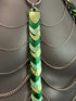 Aphrodite Fire Harness in Grün-Mix mit glänzenden Metallketten, elegant und kraftvoll
