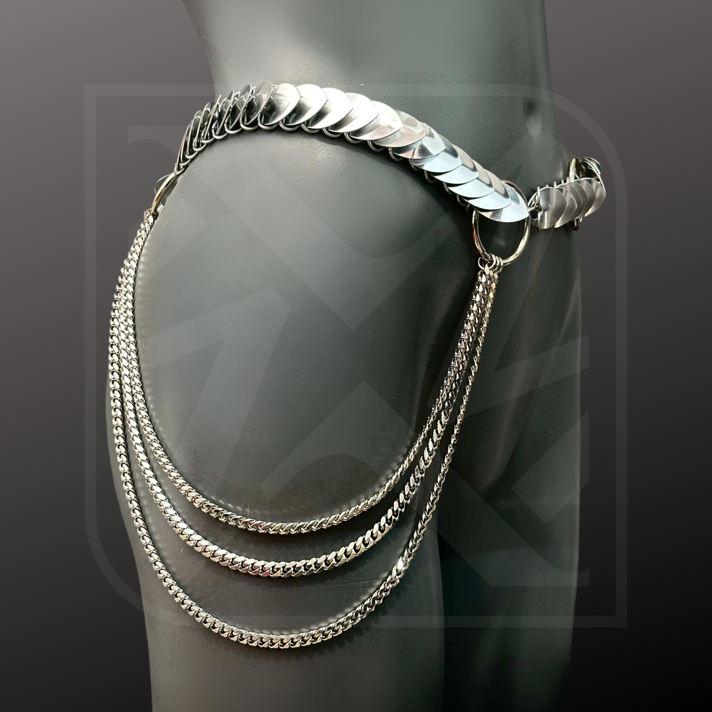 Harnesse in verschiedenen Farben auf modepuppe