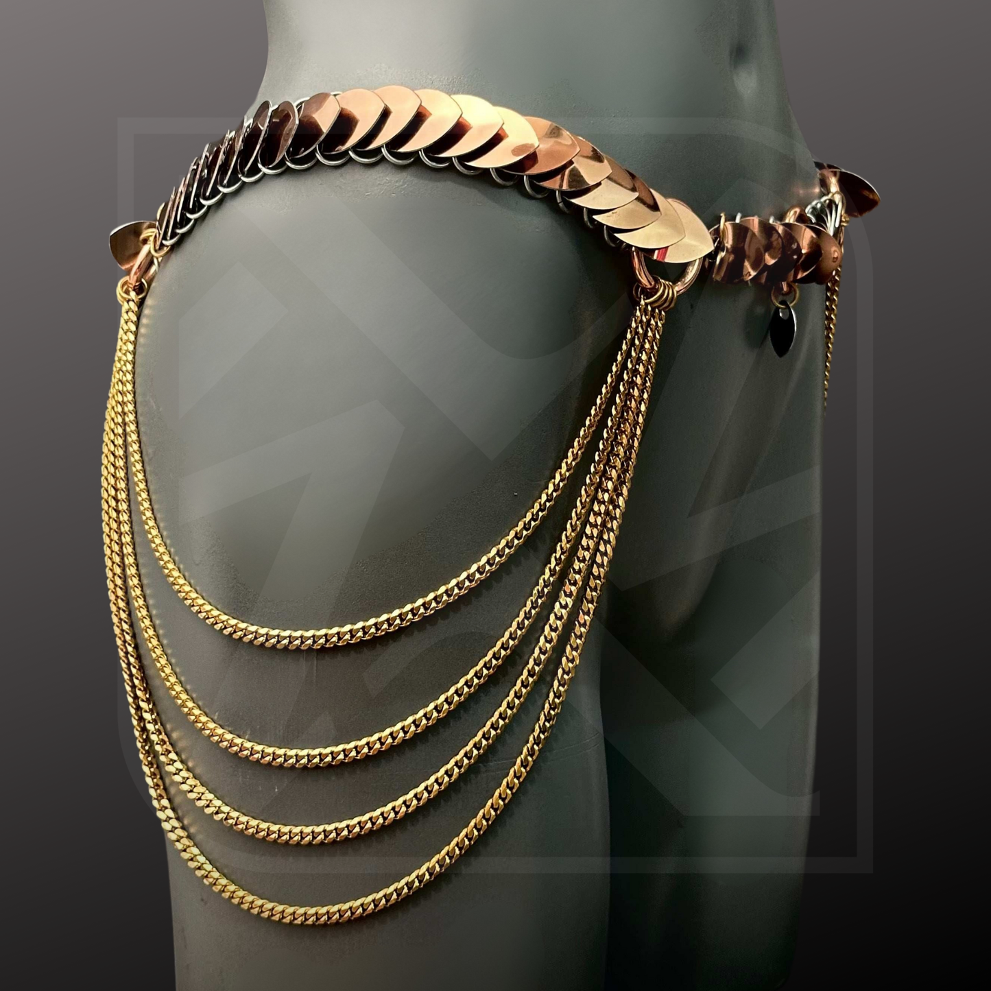 Harnesse in verschiedenen Farben auf modepuppe