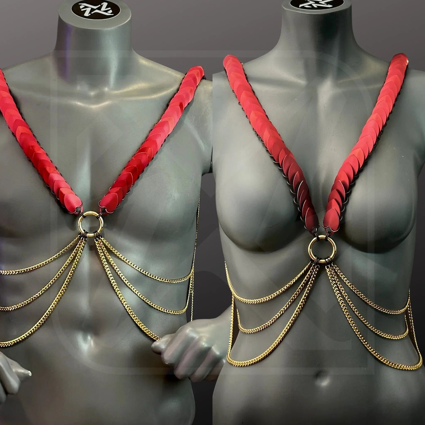 Roter Scalemail-Harness mit goldenen Ketten, 2-in-1-Design, auffällig und sinnlich
