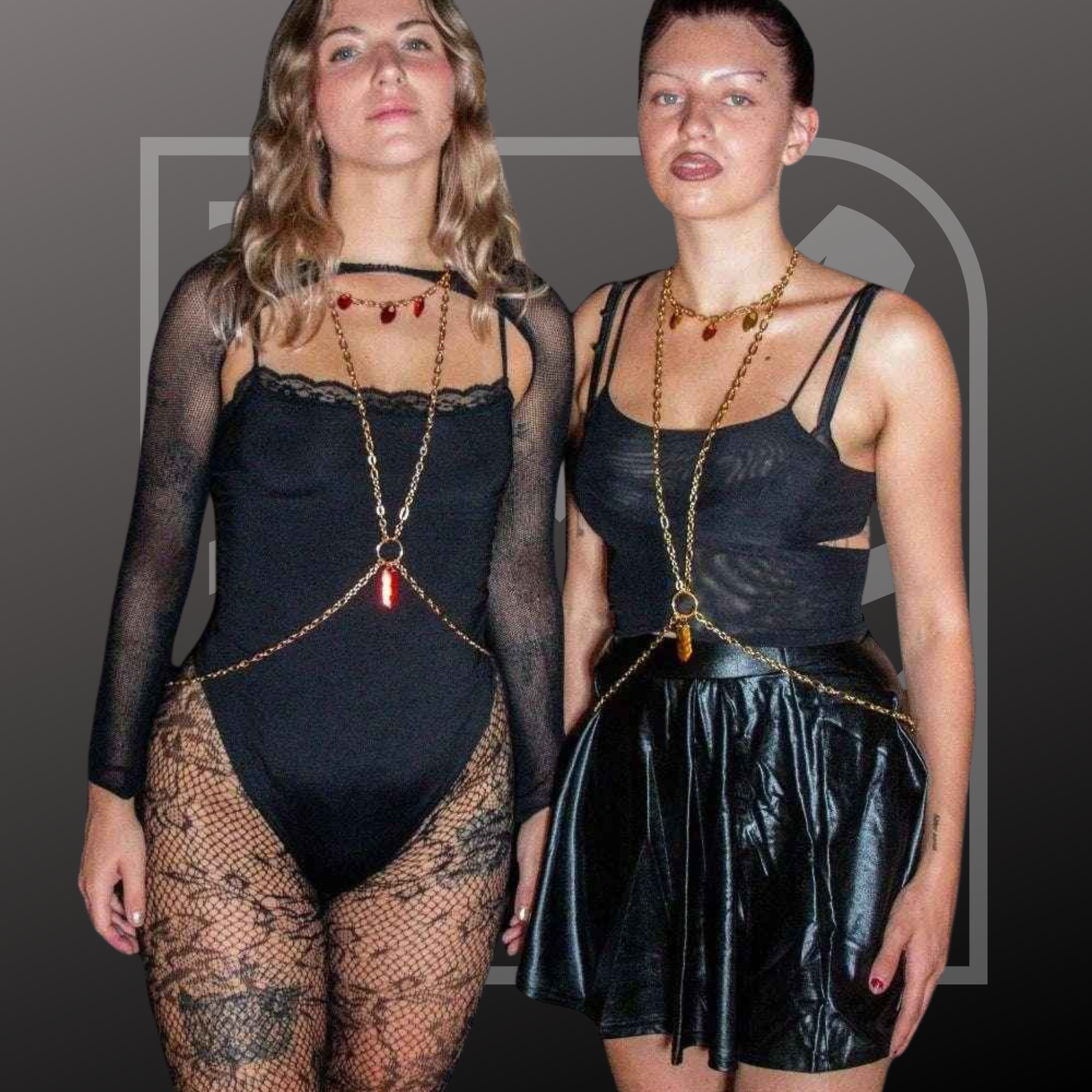 Bodykette in verschiedenen Farben an puppen