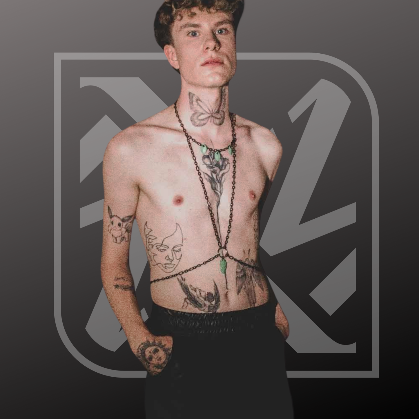 Bodykette in verschiedenen Farben an puppen