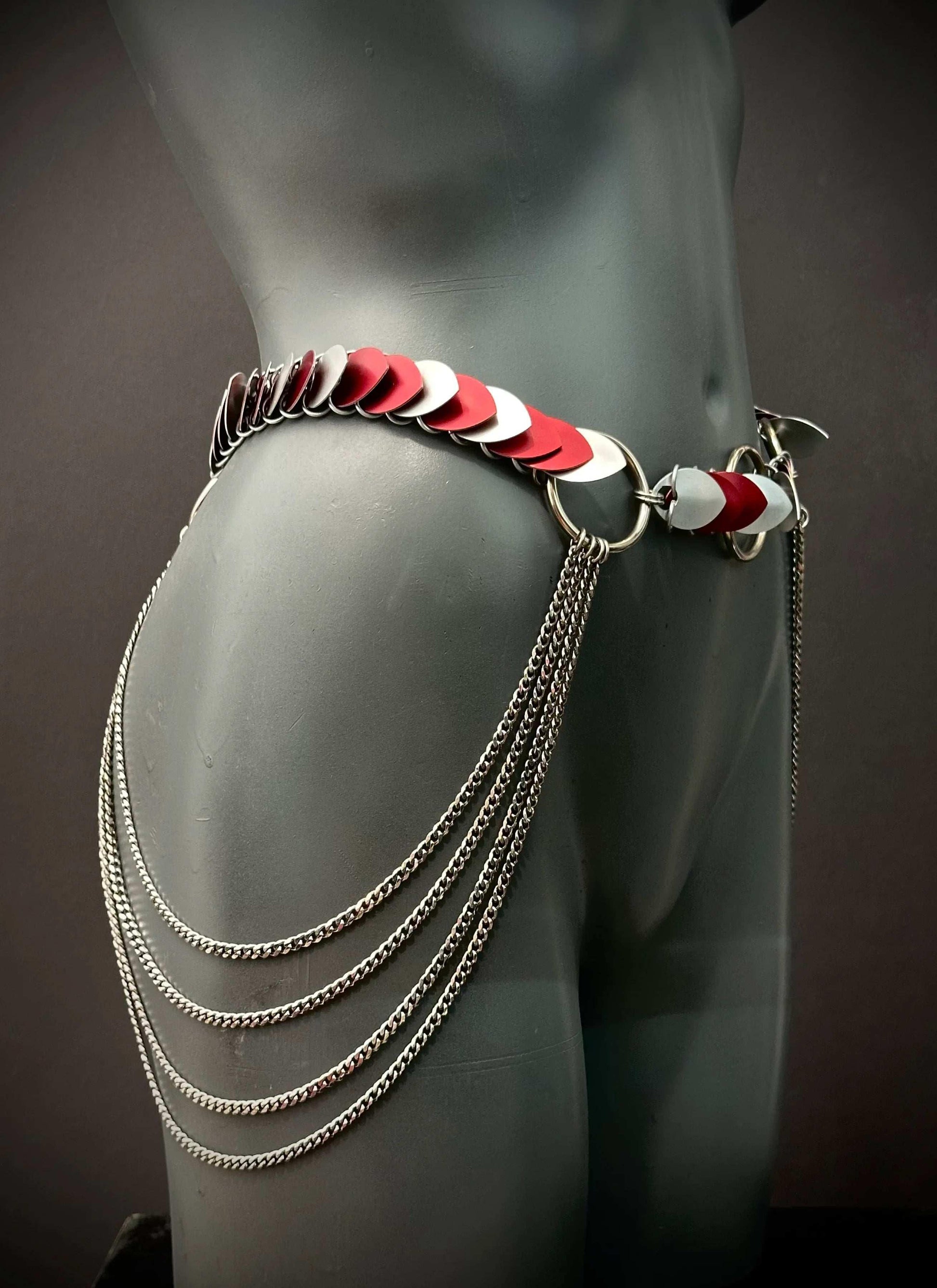 Aphrodite Desire Gürtel, silber-rot, modisch elegant mit Ketten, verführerisch und stilvoll