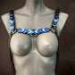 Aphrodite Desire Harness aus blauen Herzplatten, stylisch und verführerisch