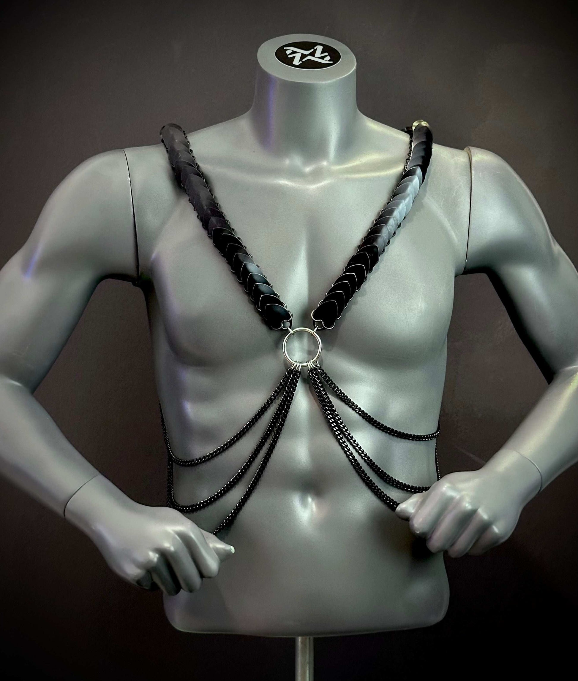 Ariv Harness schwarz, Herren Brustgeschirr mit Ketten, kraftvoll und stylisch