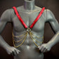 Herren Armband Harness in Gold mit roten Akzenten, moderner Stil, kraftvoll und selbstbewusst