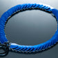 Choker Halskette in mattem Blau mit modernem Design, elegant und kraftvoll