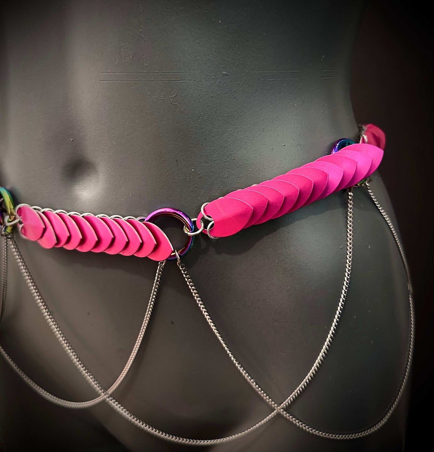 Cleo-Set Hippie Bauchkette aus pinkem Leder mit Silberketten, auffällig und trendbewusst