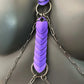silberne Bodychain mit violetten Herzen aus Metall, stilvoll und elegant, sinnlich und selbstbewusst