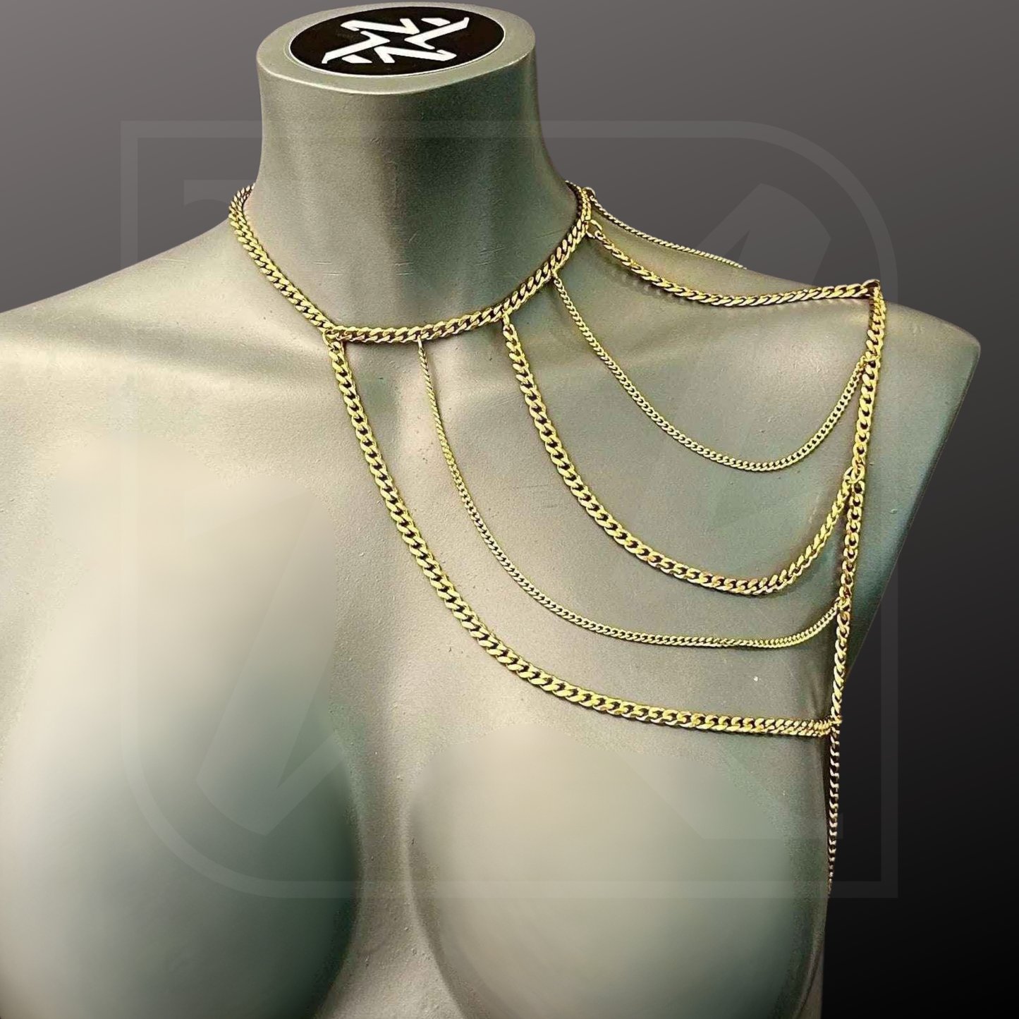 Bodykette auf einer schulter in Gold