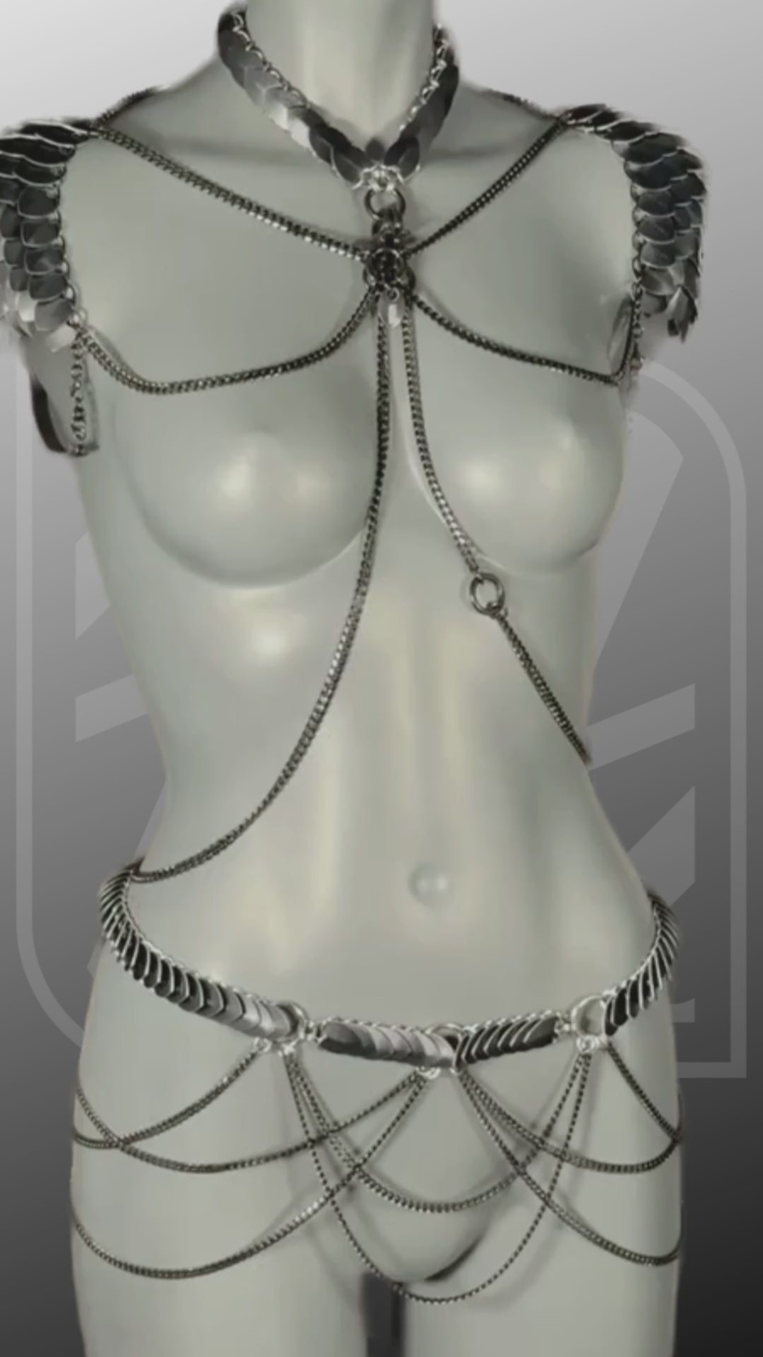 Set bestehen aus Warrior Schuldder Schmuch, Choker und Gürtel alles in schwarz 